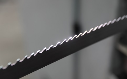 张家界双金属带锯条产生切削噪音的原因具体有哪些？